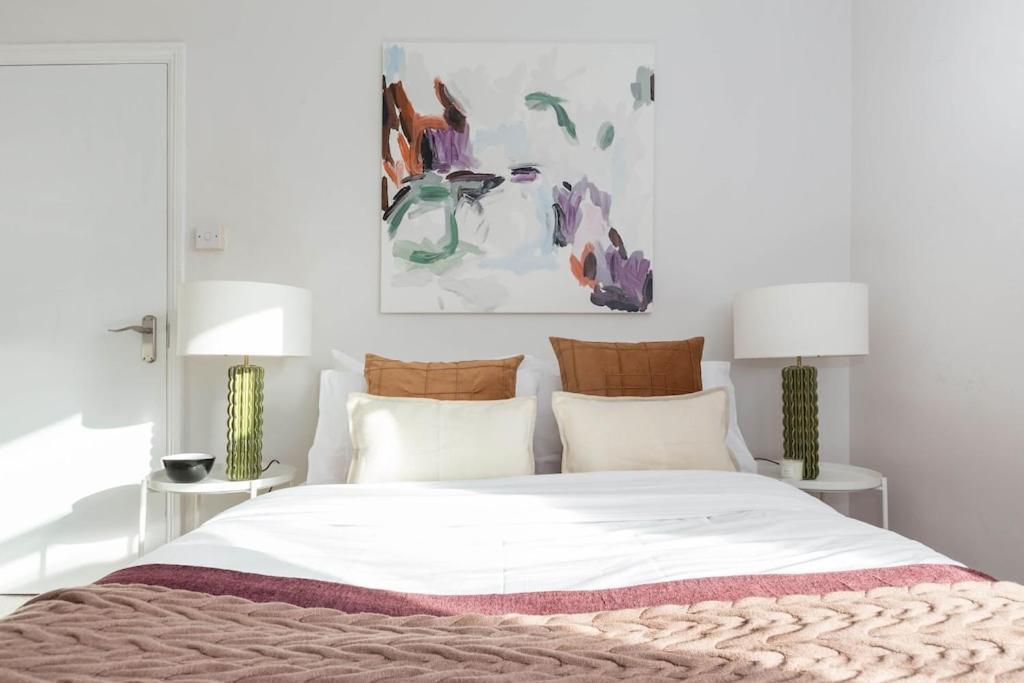 Newly Renovated Large 4/5 Bedroom Victorian Terrace House With Garden. Casa vacanze