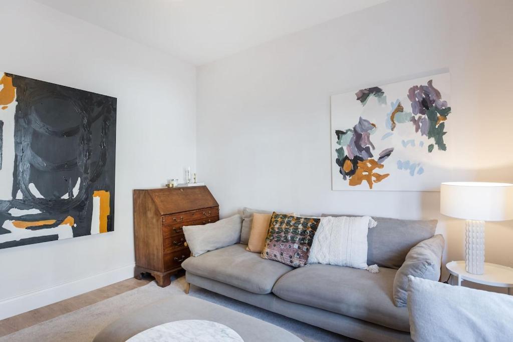 Newly Renovated Large 4/5 Bedroom Victorian Terrace House With Garden. Casa vacanze Londra